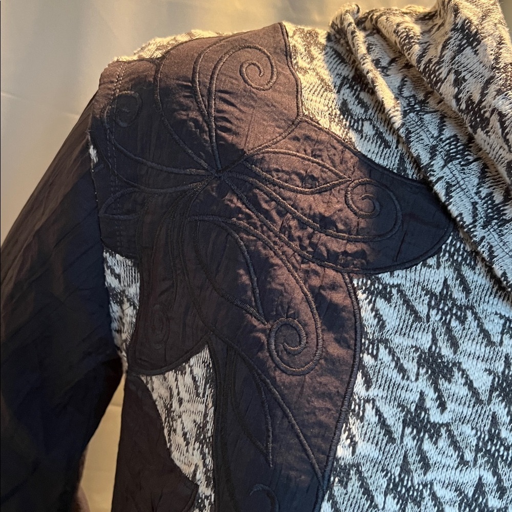 RYU Embossed and Ruffled Cowl Neck Tunic - Picture 3 of 9